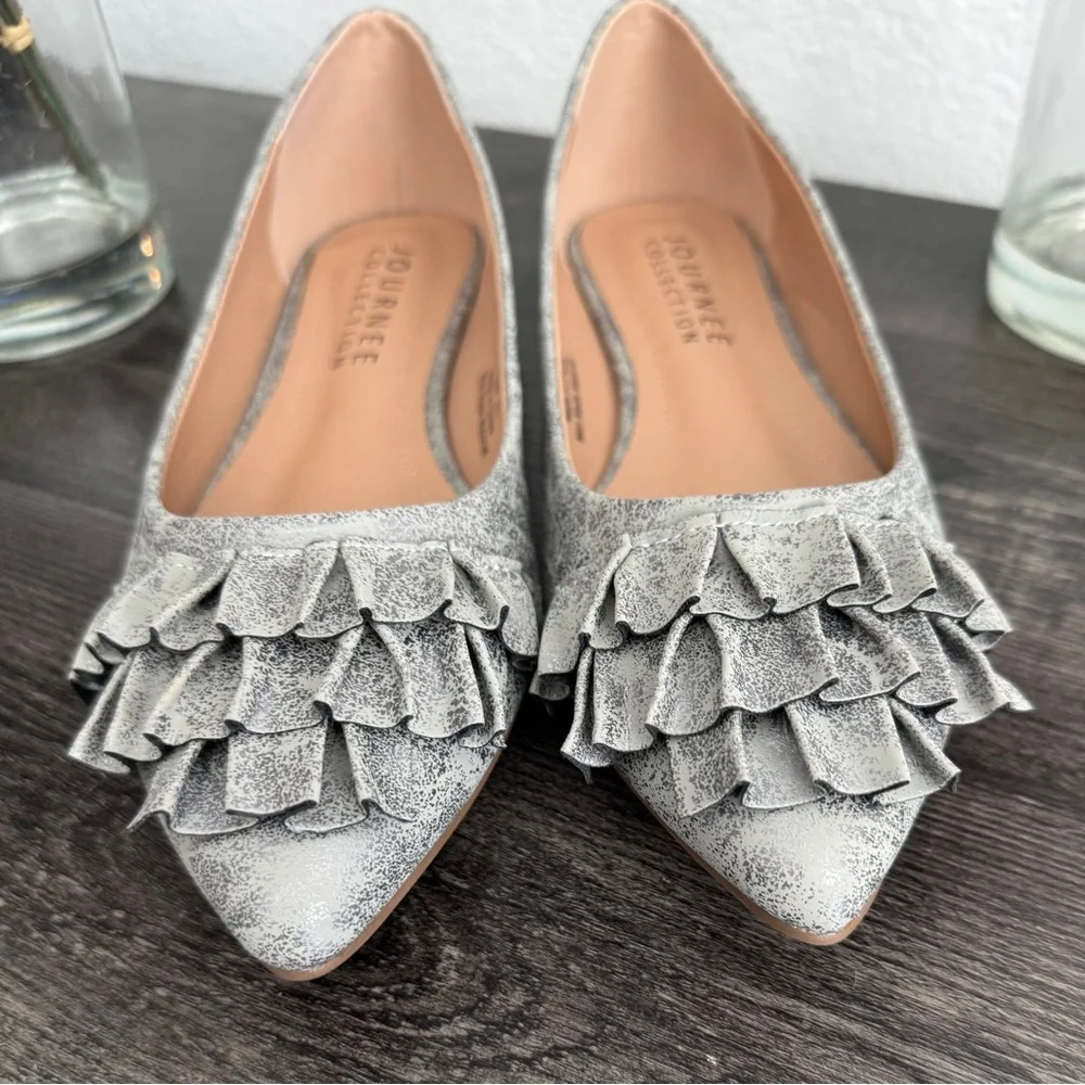 Journee Collection Silver Ruffle Pointed Toe Flats Size 8.5